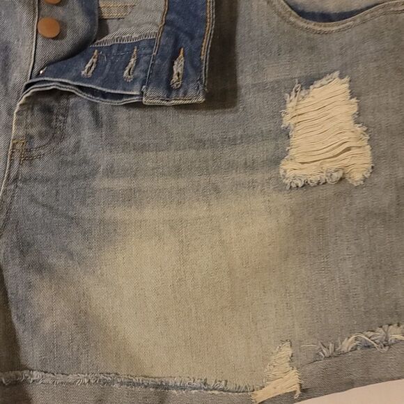 Forever 21 distressed denim shorts size 18 - Picture 3 of 9